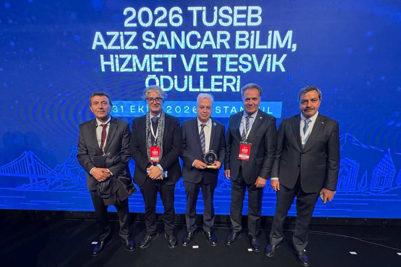 Prof. Dr. Yılmaz'ın karaciğer naklindeki başarısı ödülle taçlandı