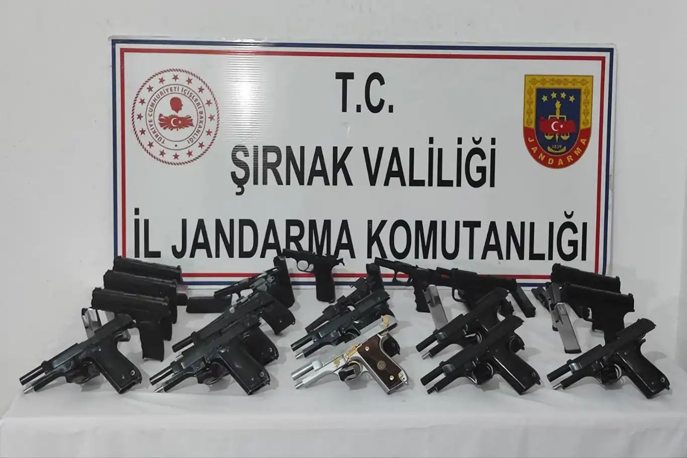 Şırnak’ta 3 tır'da silah ve uyuşturucu madde ele geçirildi
