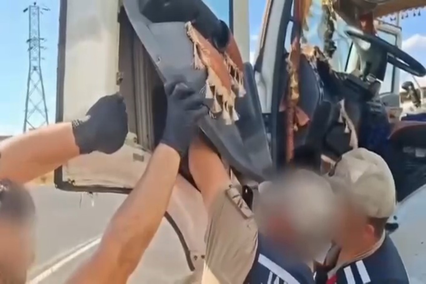 Şırnak’ta 3 tır'da silah ve uyuşturucu madde ele geçirildi