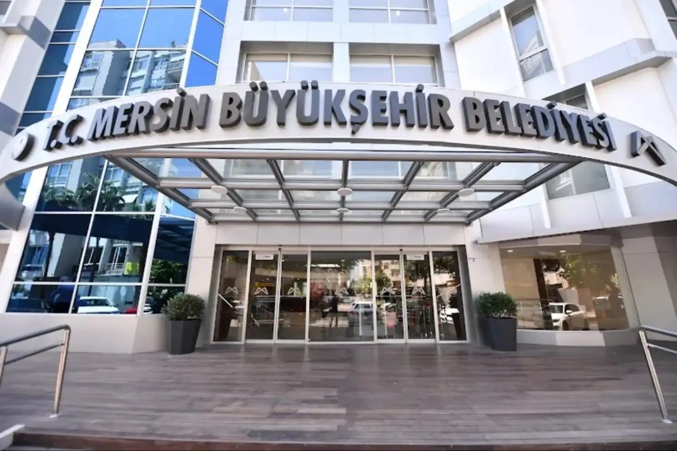 Mersin'de 3 belediyeye yönelik soruşturmada 59 şüpheli adliyeye sevk edildi
