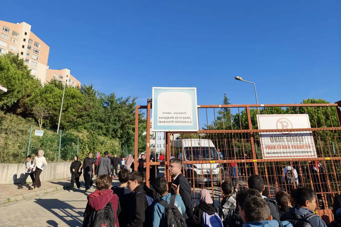 Kayaşehir'deki imam hatip ortaokulunda bıçaklı saldırı: 4 öğrenci yaralı