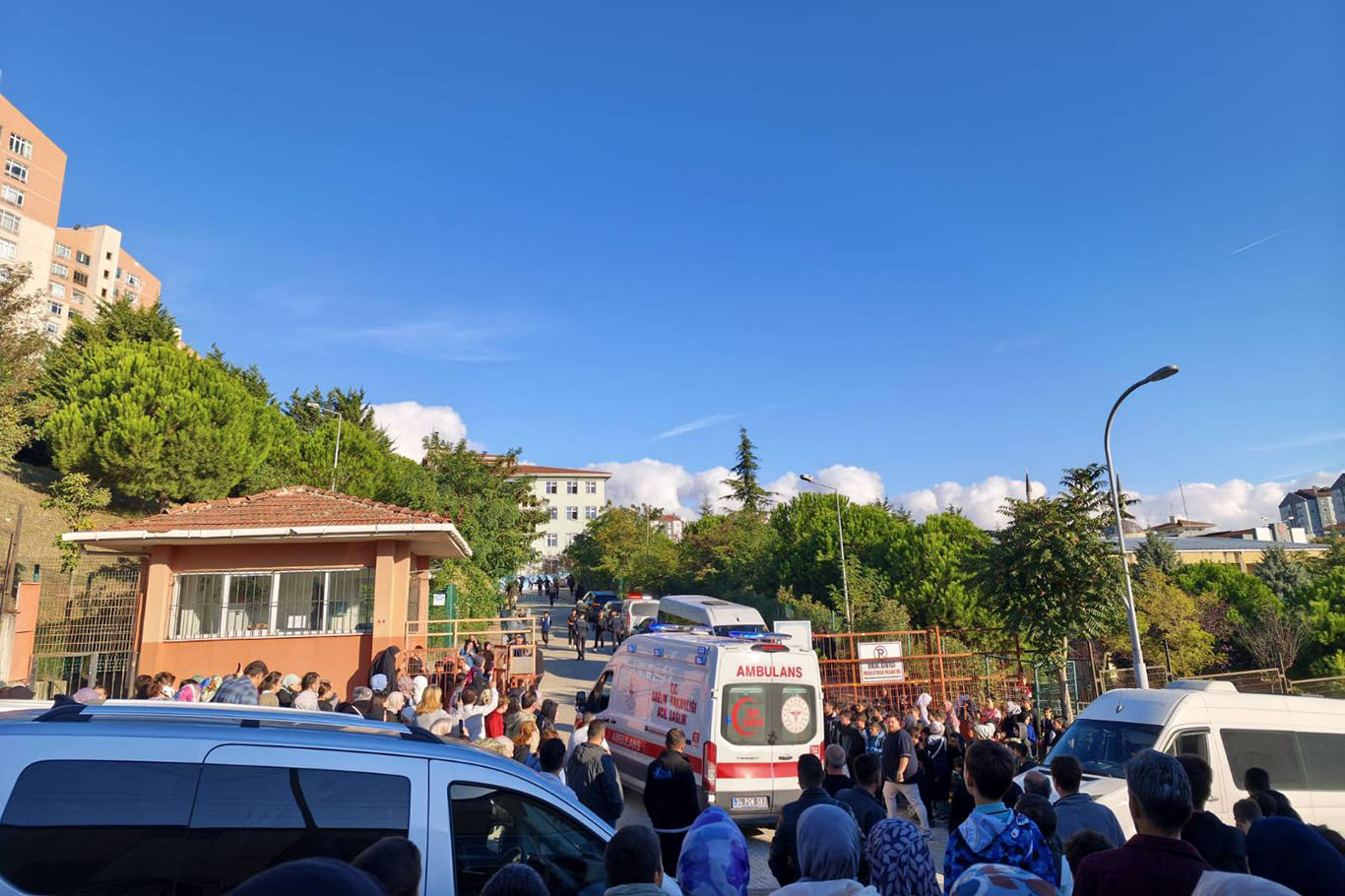 Li Stenbolê êrîş li dibistanekî hat kirin: 7 birîndar
