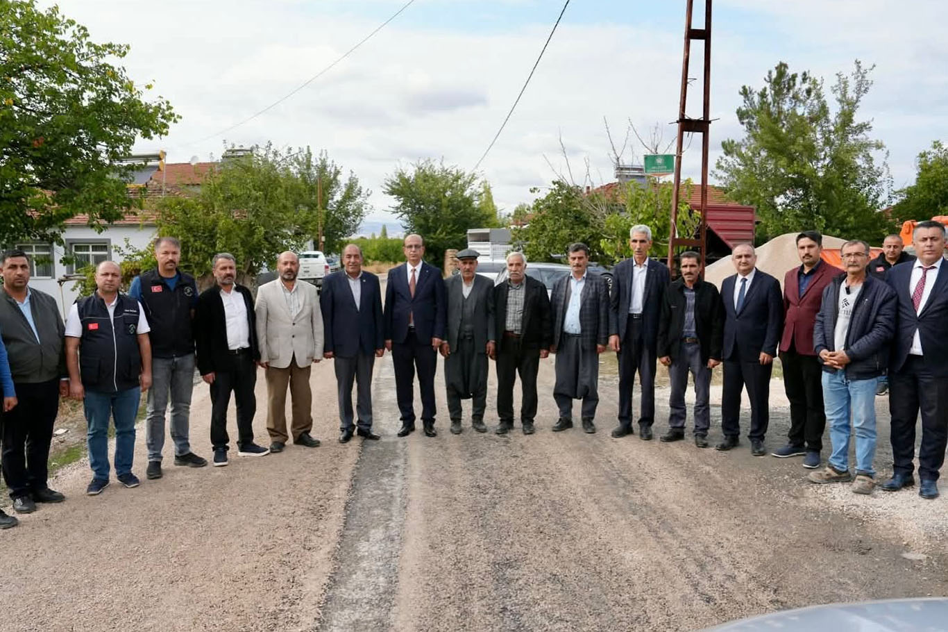 Yeşilyurt Belediyesinden kırsal mahallede yol çalışması