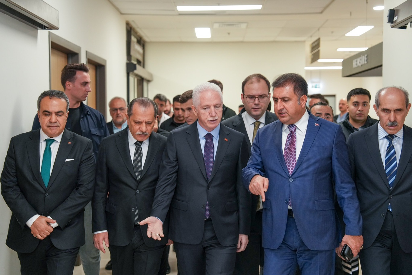 Vali Gül, okul saldırısında yaralananları ziyaret etti