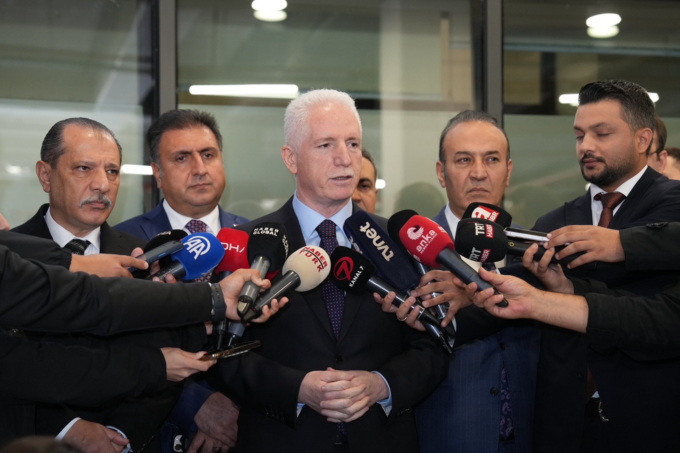 Vali Gül, okul saldırısında yaralananları ziyaret etti