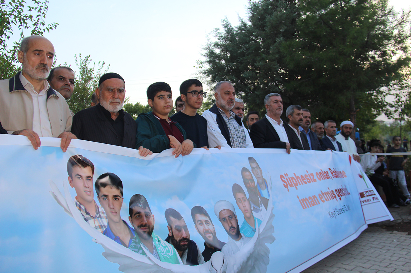 6-8 ekim şehidleri şehadetlerinin 12'nci yılında mezarları başında yad edildi