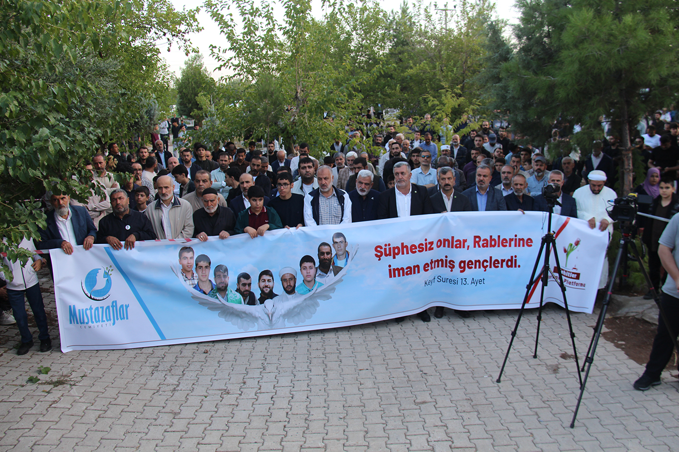 6-8 ekim şehidleri şehadetlerinin 12'nci yılında mezarları başında yad edildi