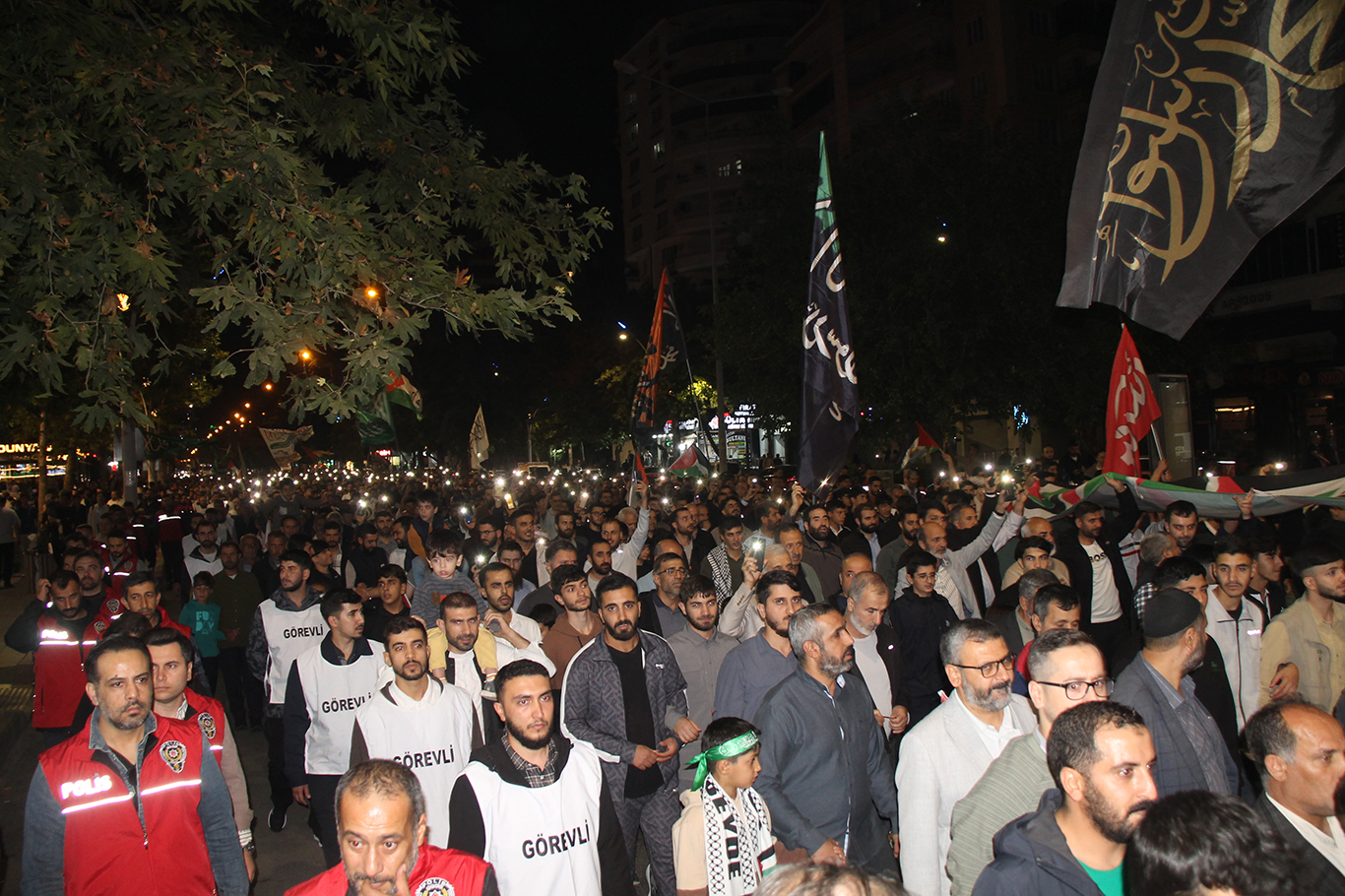 Diyarbakırlılar Aksa Tufanı'nın 3'üncü yıldönümünde Gazze için meydanlardaydı