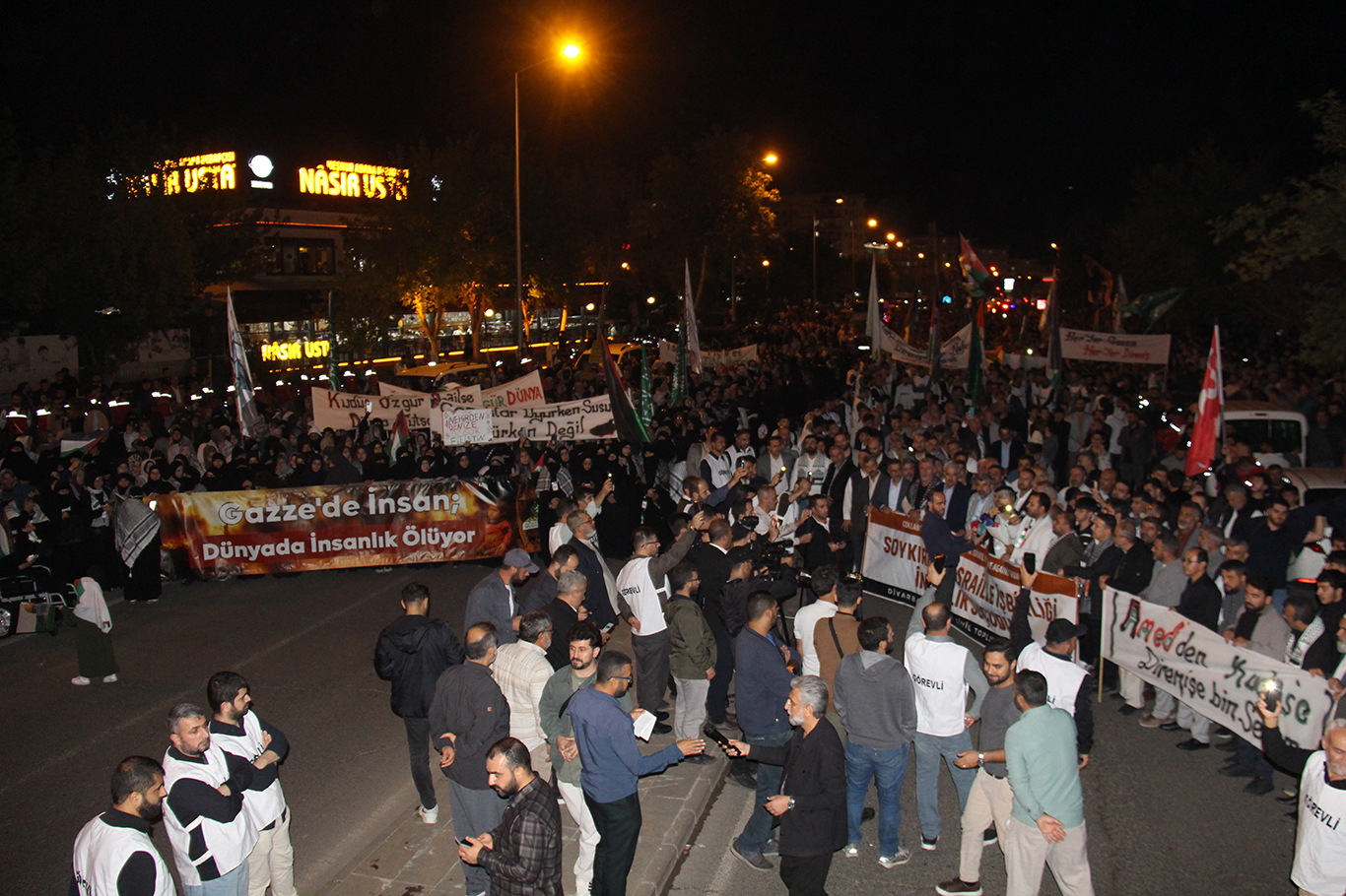 Diyarbakırlılar Aksa Tufanı'nın 3'üncü yıldönümünde Gazze için meydanlardaydı