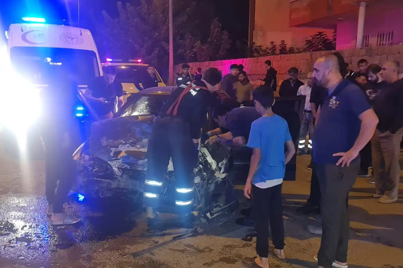 Batman'da hafif ticari araç ile otomobil çarpıştı: 3 yaralı