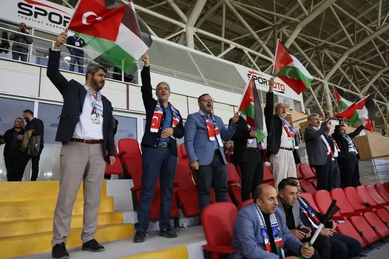 Malatya Stadyumu "Özgür Filistin" sloganlarıyla inledi