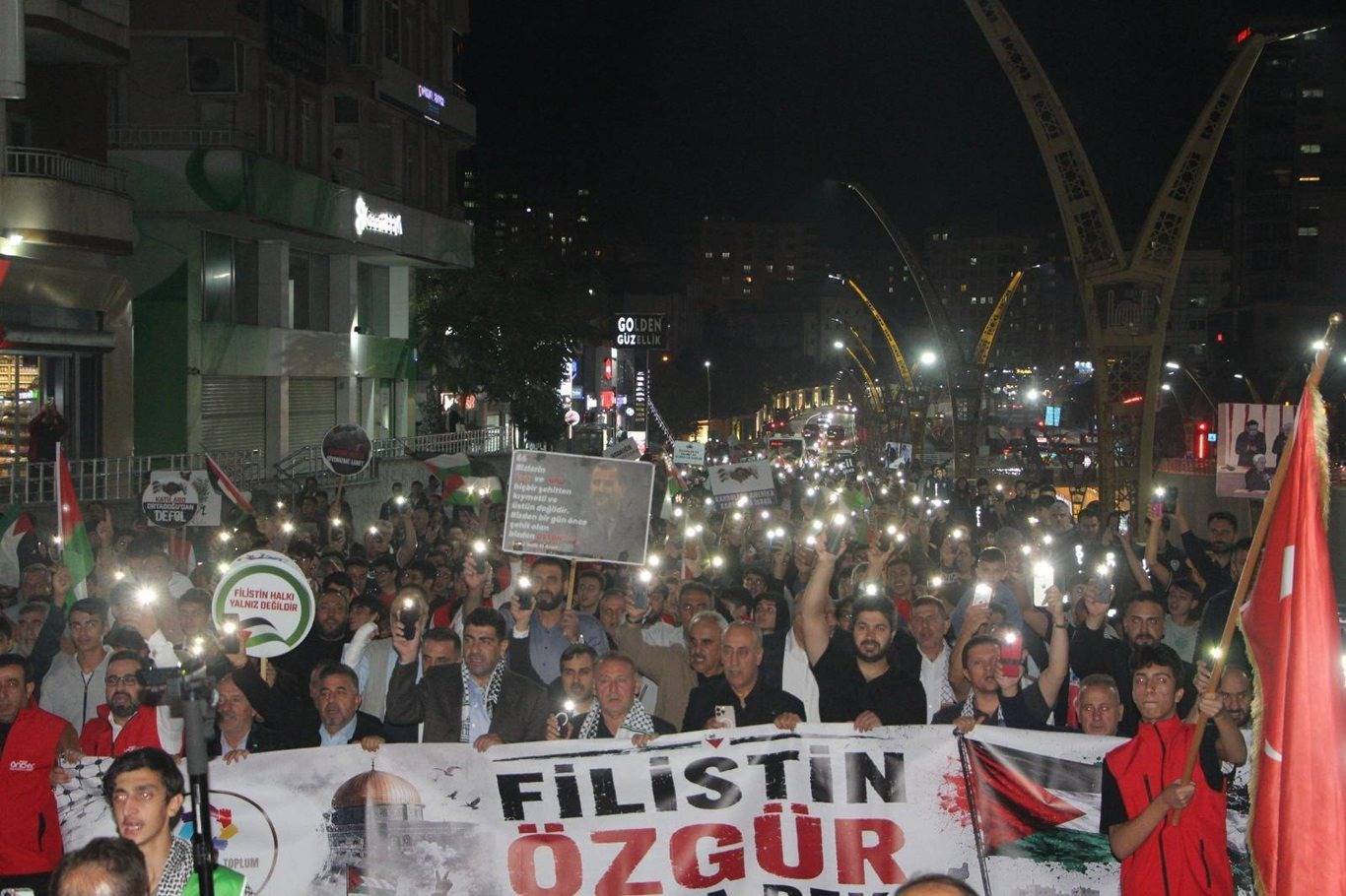Mardin'de Aksa Tufanı'nın 3'üncü yıl dönümünde Filistin için yürüyüş düzenlendi