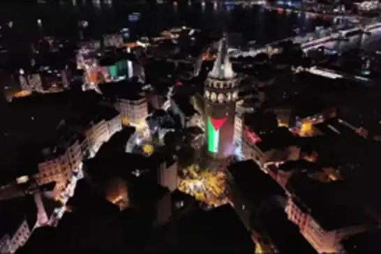 Galata Kulesi'ne Filistin bayrağı yansıtıldı