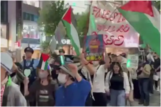 Japonya’da binlerce kişi Gazze’ye destek yürüyüşünde