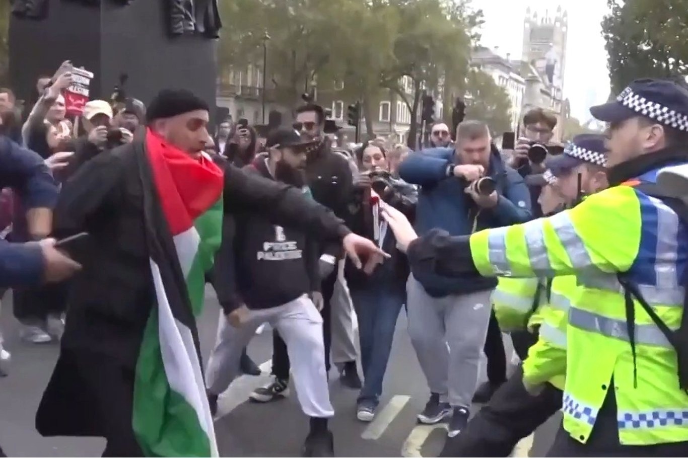 لندن.. توقيف 11 شخصًا خلال مسيرات داعمة لفلسطين وغزة