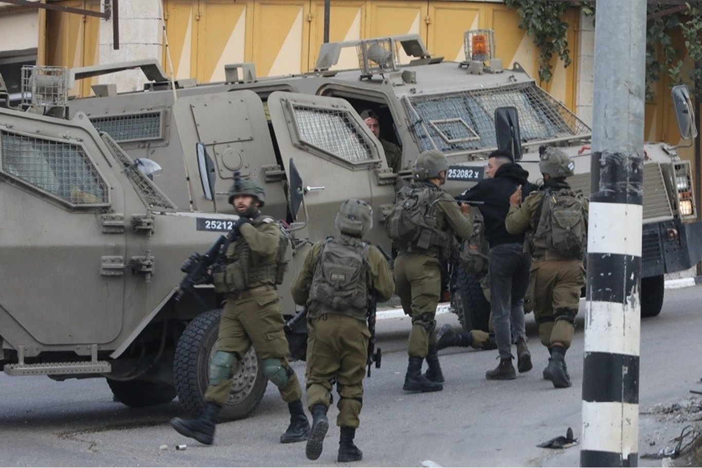 Israeli occupation forces detain nearly 100 Palestinians in overnight West Bank raids