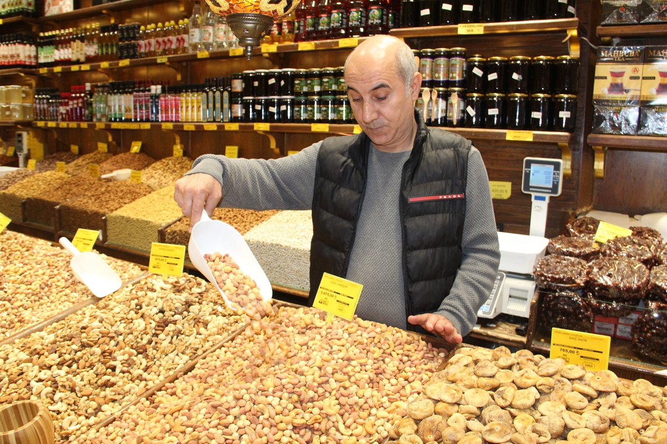 Havaların soğumasıyla kuruyemiş sezonu hareketlendi