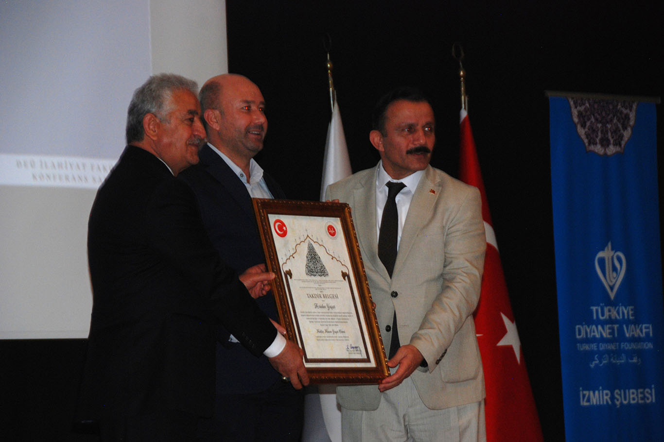 Prof. Dr. Demir: Camiler, Müslümanları kardeşlik etrafında birleştiren sembollerdir