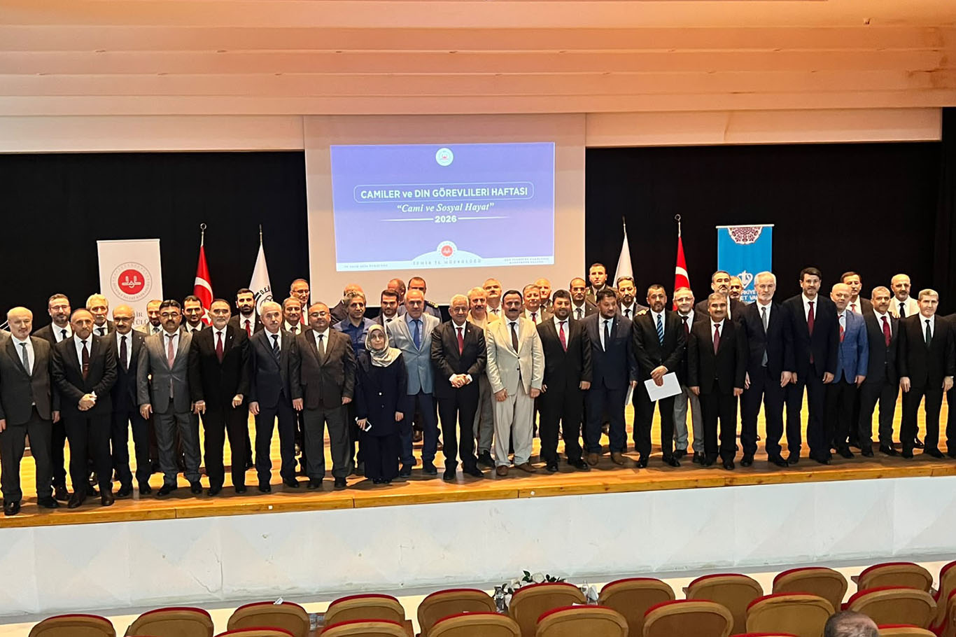 Prof. Dr. Demir: Camiler, Müslümanları kardeşlik etrafında birleştiren sembollerdir