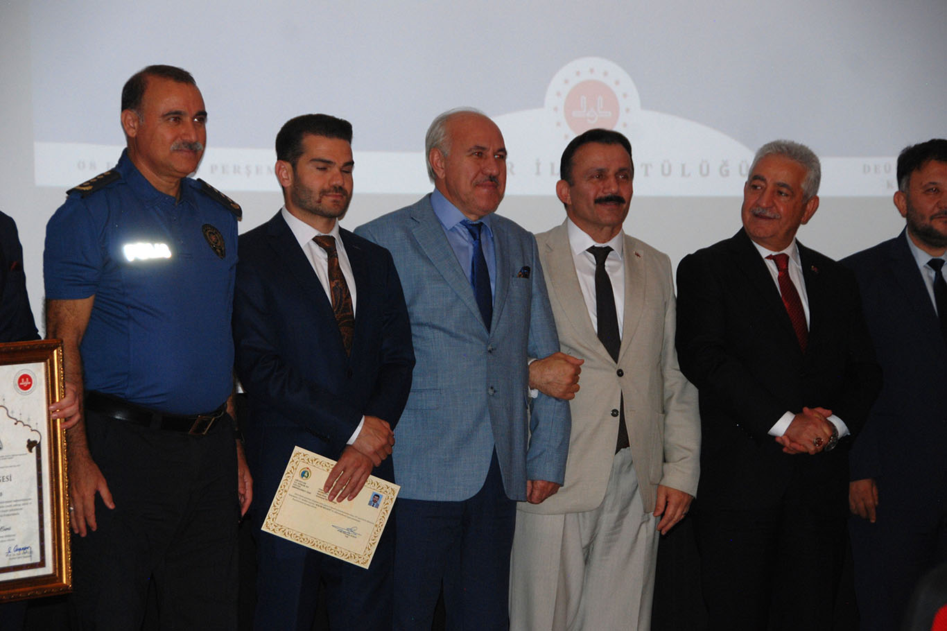 Prof. Dr. Demir: Camiler, Müslümanları kardeşlik etrafında birleştiren sembollerdir