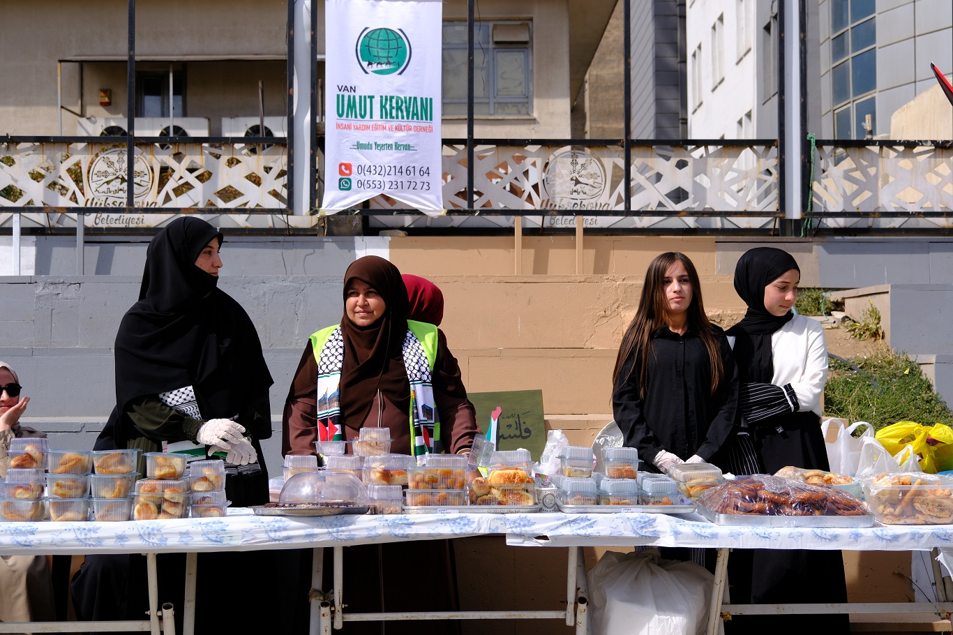 HÜDA PAR Milletvekili Serkan Ramanlı Yüksekova kermes ziyareti