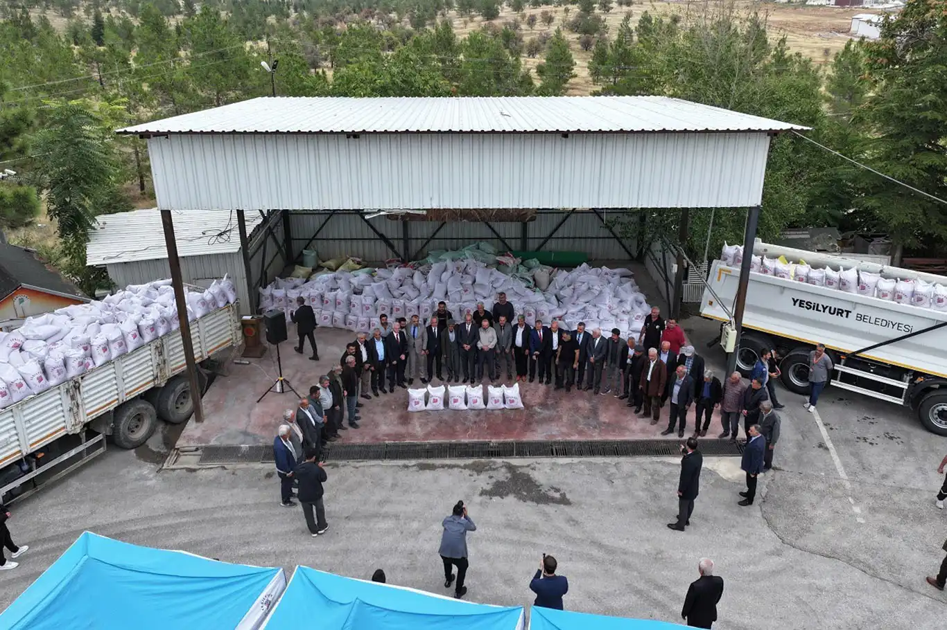 Yeşilyurt Belediyesi'nden üreticilere 60 ton arpa desteği