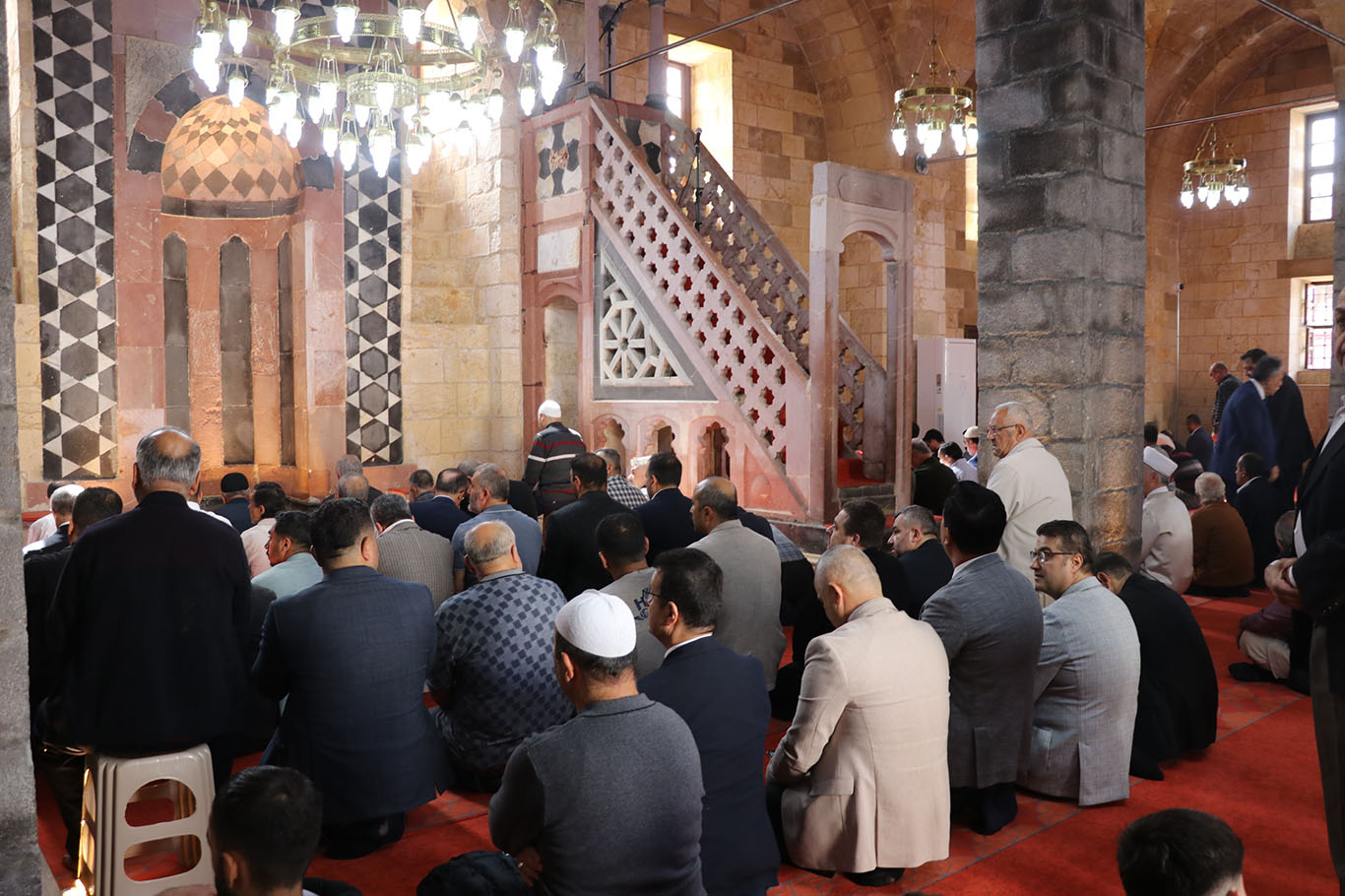Tahtani Camii'nin açılması cemaat ve esnafı sevindirdi