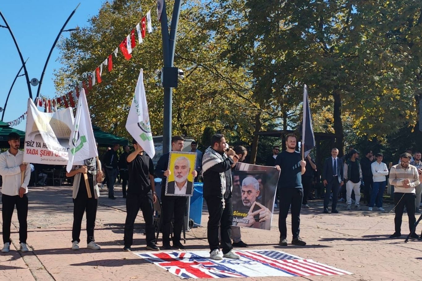 Sakarya'da Aksa Tufanı'nın 3. yıl dönümünde üniversiteli gençler Gazze için yürüdü