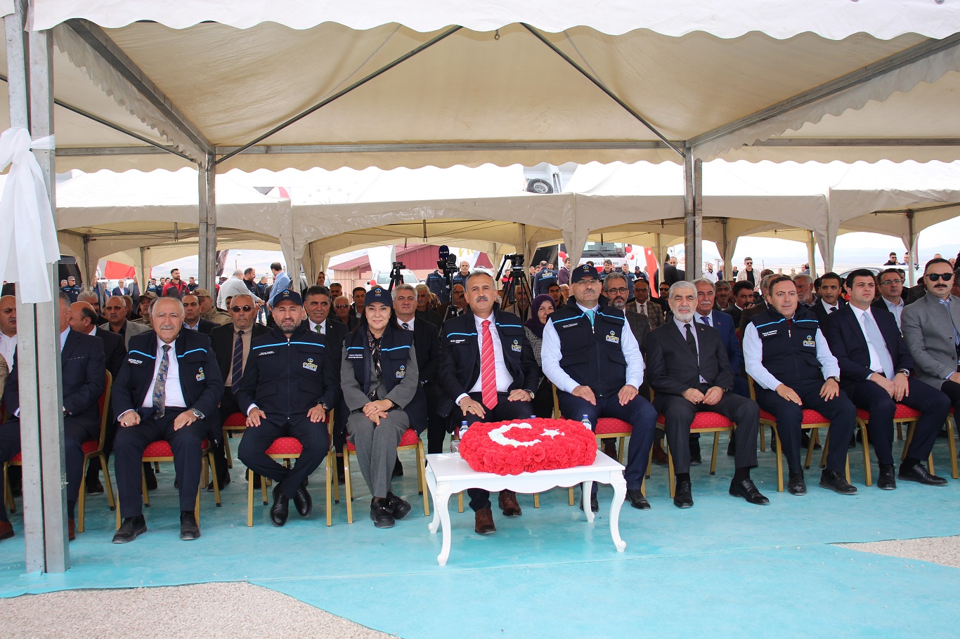 Ağrı'da asfalt plenti, doğal gaz tesisleri ve 40 araçlık yeni filo hizmete açıldı
