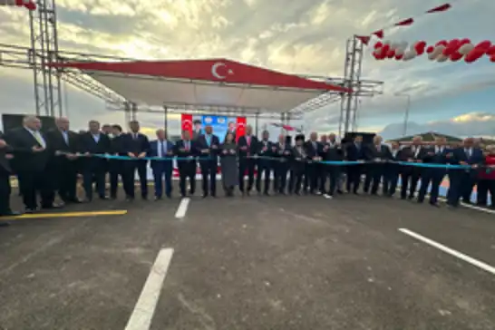 Ağrı'da asfalt plenti, doğal gaz tesisleri ve 40 araçlık yeni filo hizmete açıldı