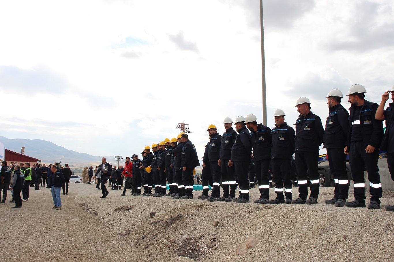 Ağrı'da asfalt plenti, doğal gaz tesisleri ve 40 araçlık yeni filo hizmete açıldı