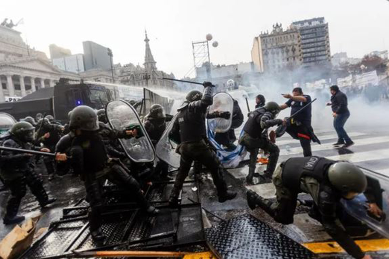 Argentine unions brace for 24-hour general strike after Senate approves labour reform