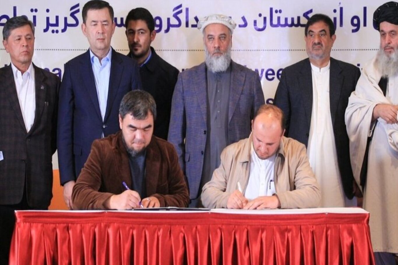 Afghan, Uzbek businesses sign $300 million in trade deals at bilateral conference
