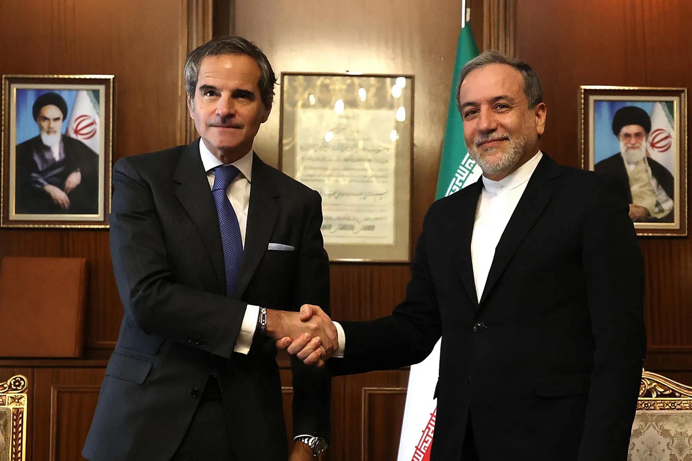 Iranian FM Araqchi, IAEA Chief Grossi review progress in Tehran-Washington indirect talks