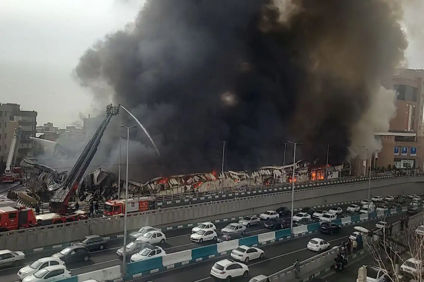 Over 200 shops destroyed in Tehran market fire - [İLKHA] Ilke News Agency