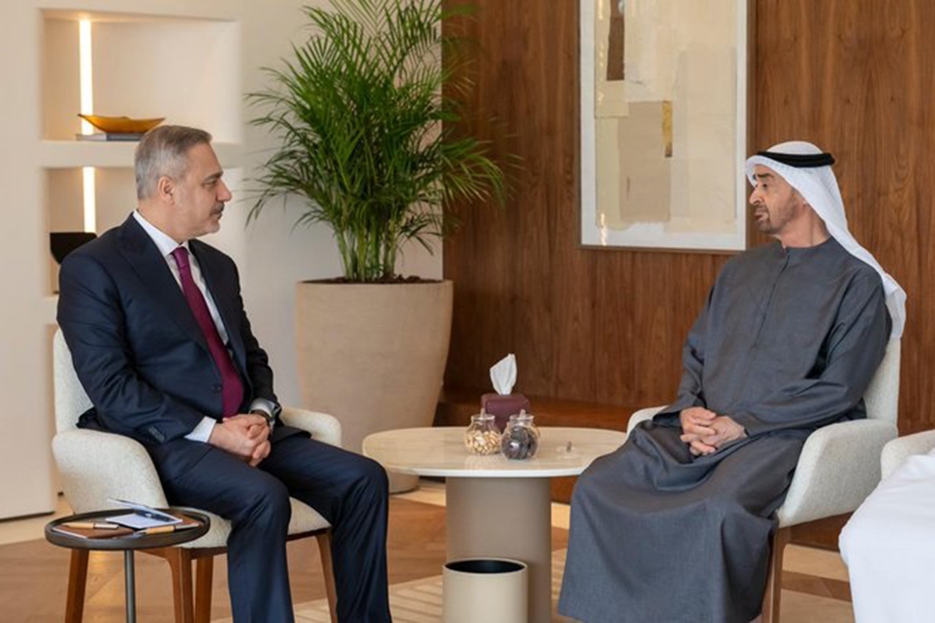 Turkish FM Hakan Fidan meets UAE President Sheikh Mohammed bin Zayed Al Nahyan