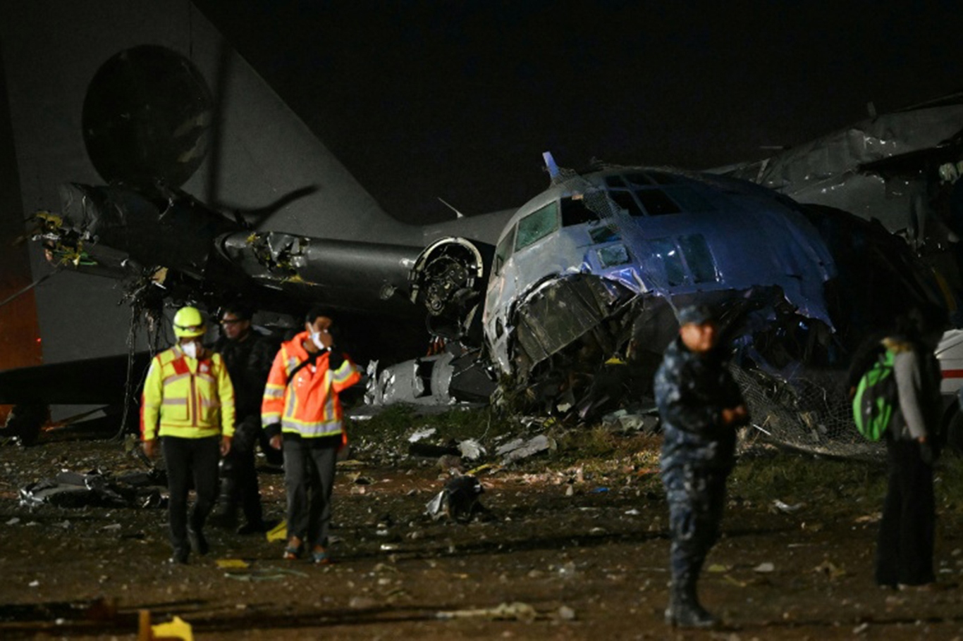 Military plane with 125 soldiers aboard crashes in Colombia