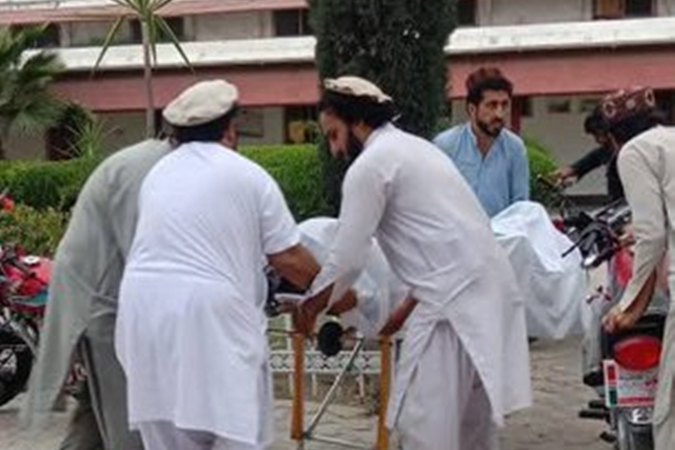 At least 1 killed, 18 injured in suicide attack in northwestern Pakistan