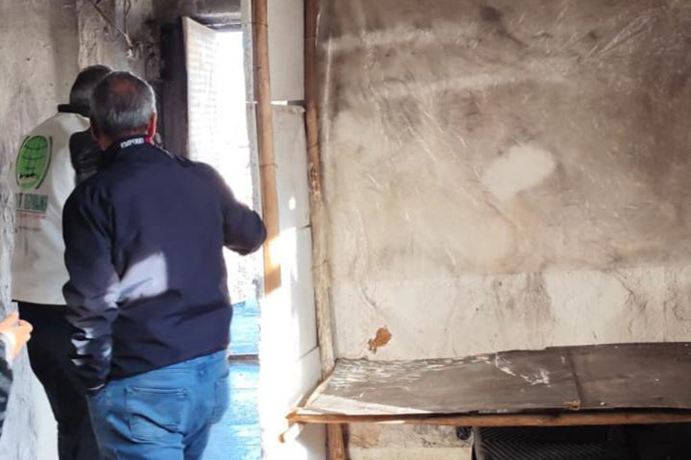 Hazro'da evi yanan aileye Umut Kervanı'ndan destek