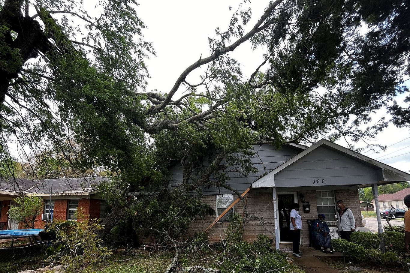 Severe tornado outbreak kills eight across central United States