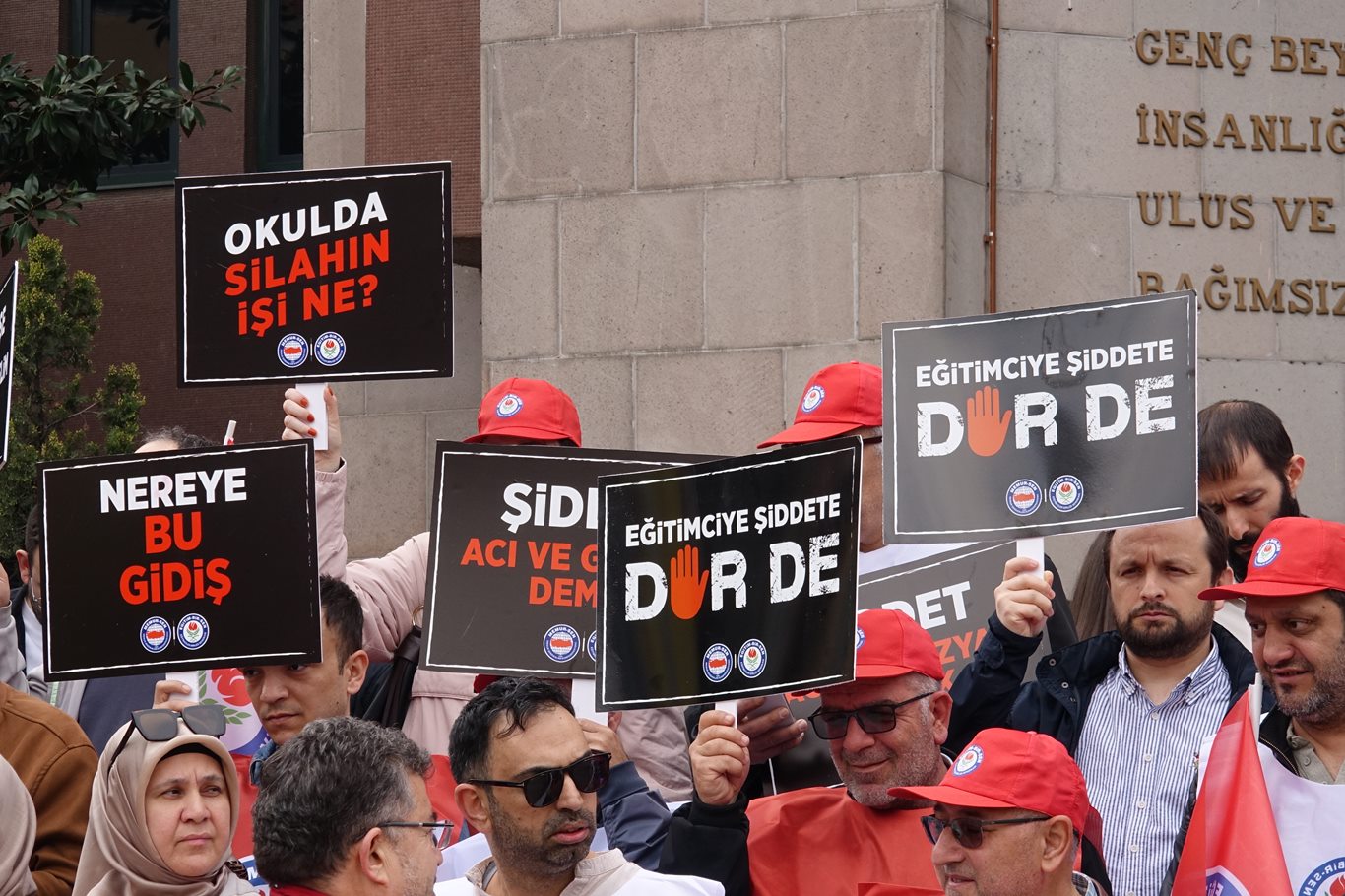 Bursa’dan Siverek'teki saldırıya tepki: Okulda şiddet istemiyoruz