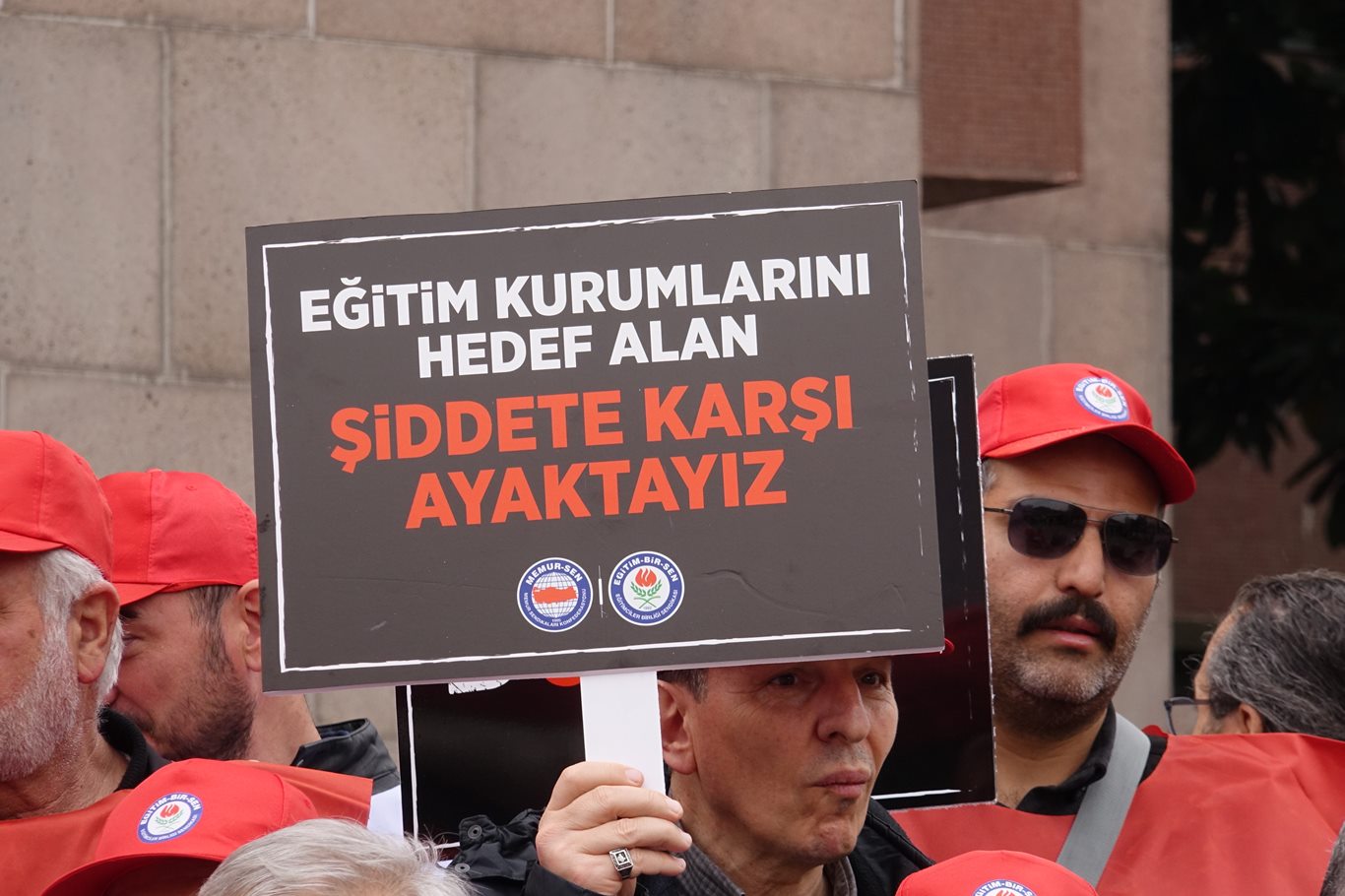 Bursa’dan Siverek'teki saldırıya tepki: Okulda şiddet istemiyoruz