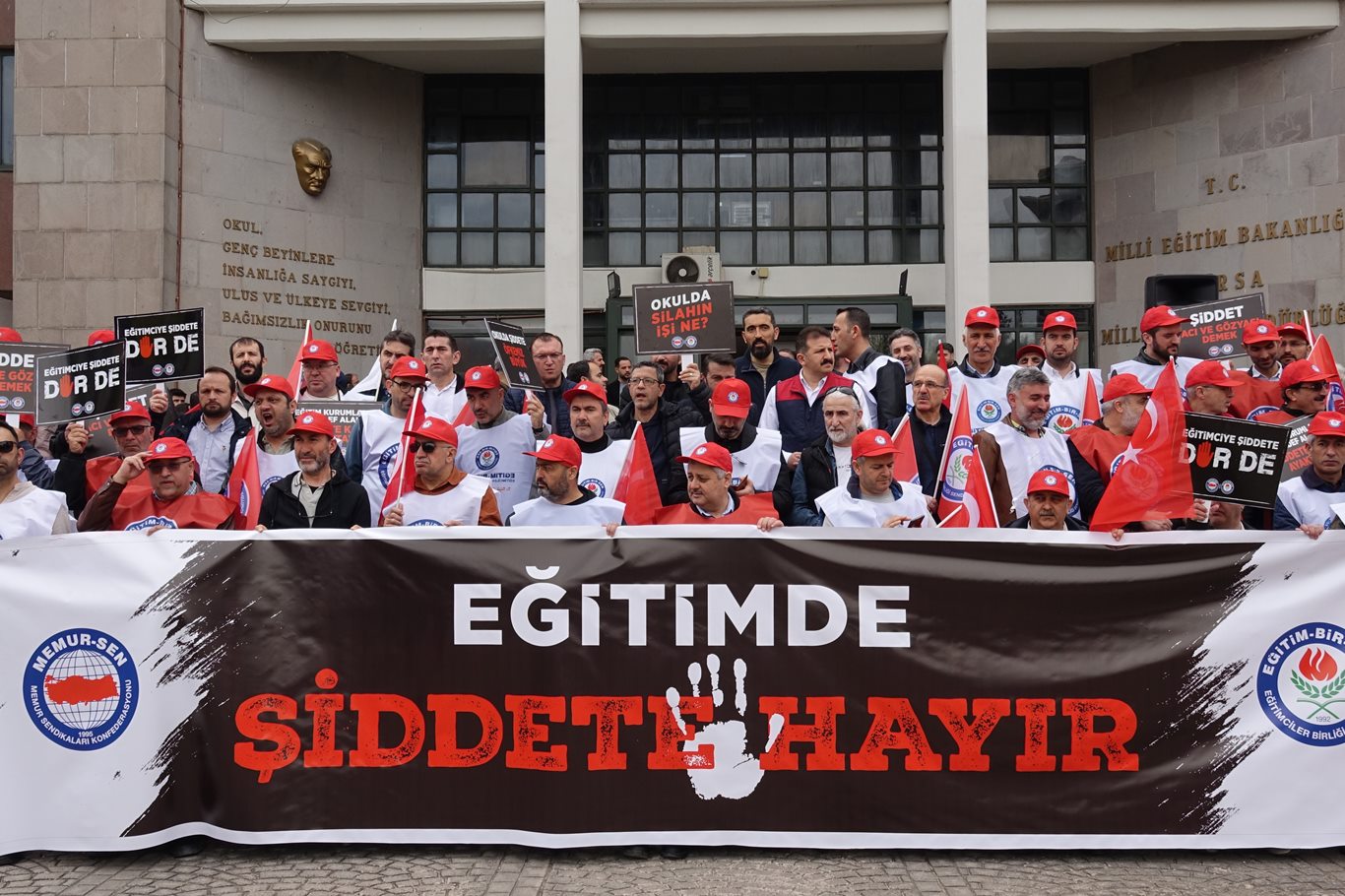 Bursa’dan Siverek'teki saldırıya tepki: Okulda şiddet istemiyoruz