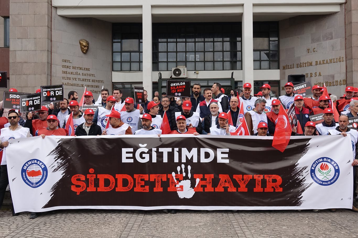Bursa’dan Siverek'teki saldırıya tepki: Okulda şiddet istemiyoruz