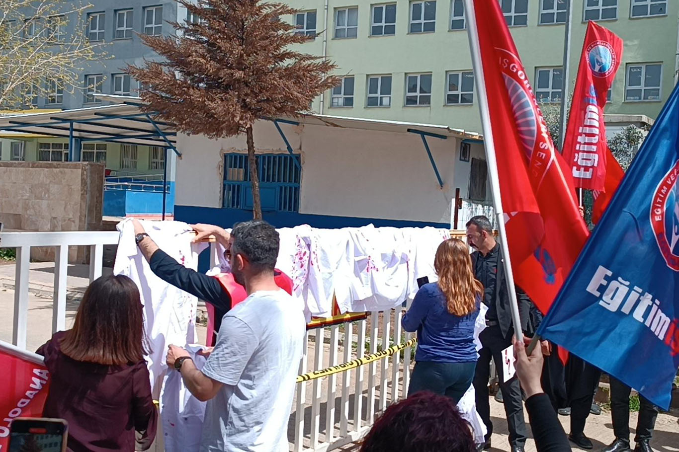 Şanlıurfa'da öğretmenlerden okulda şiddet protestosu