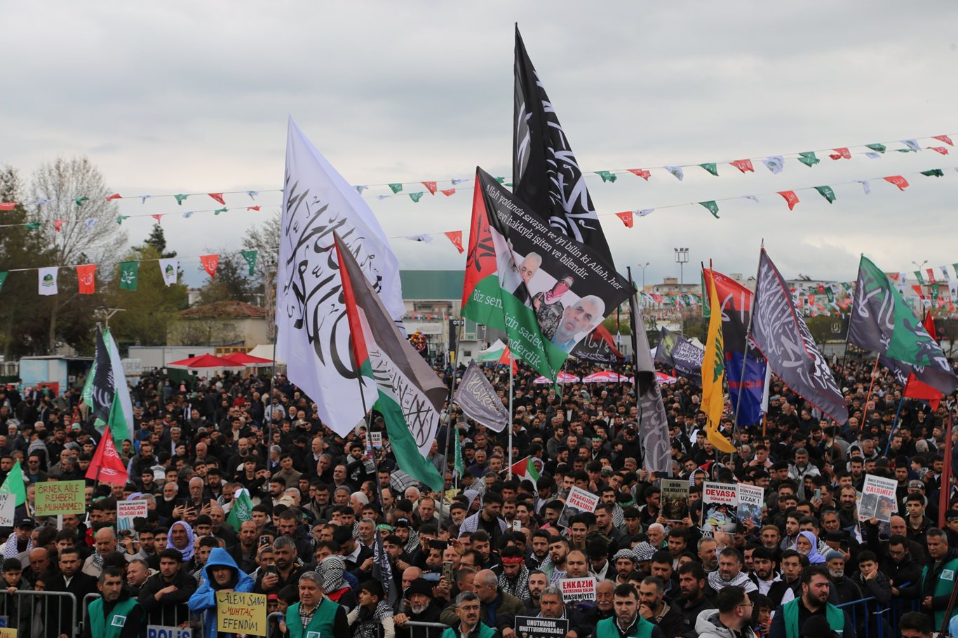 Young Muslims call for Islamic unity at Mawlid al-Nabi celebration in Batman