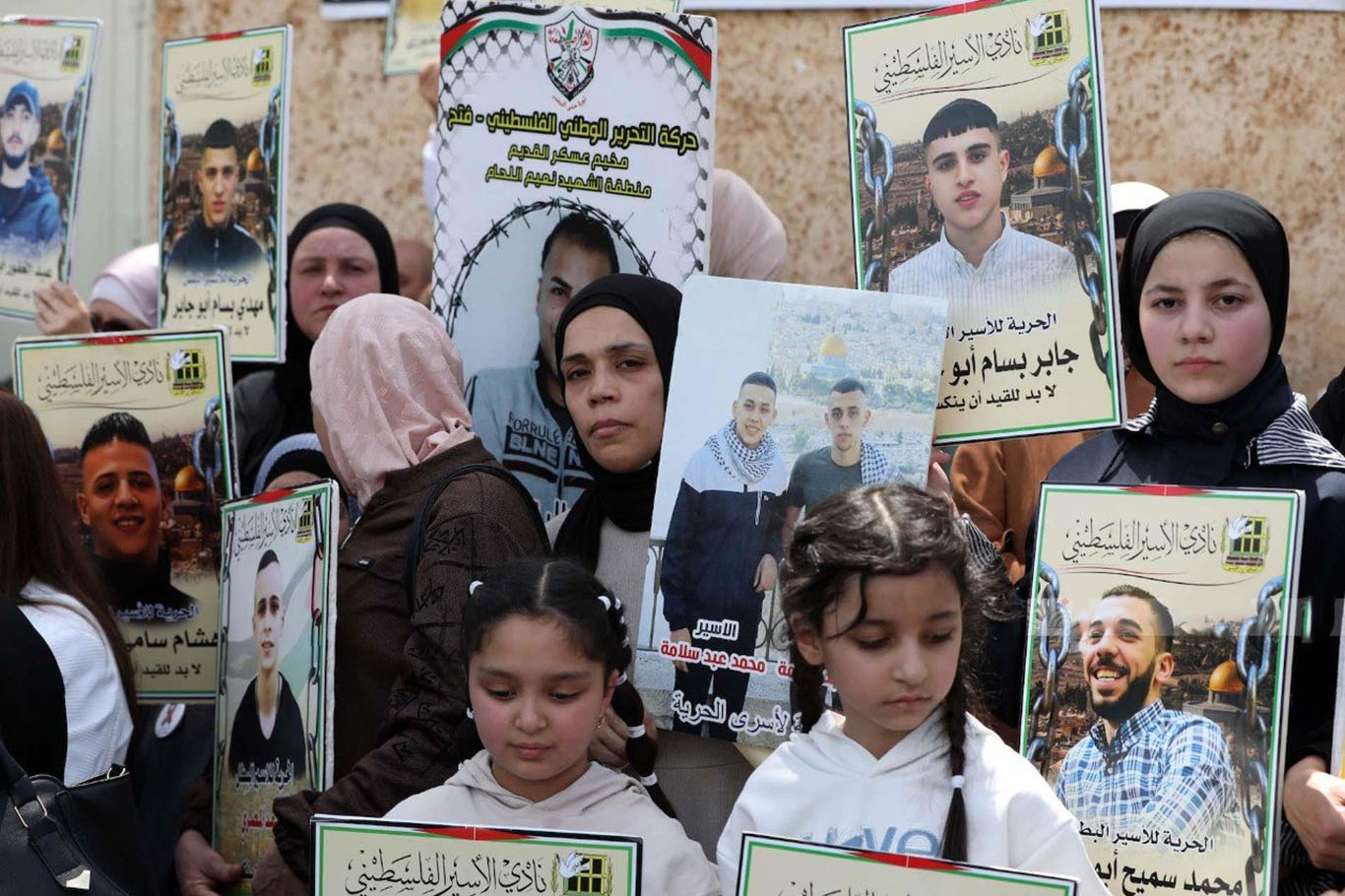 Global calls rise to defend Palestinian detainees in Israeli prisons