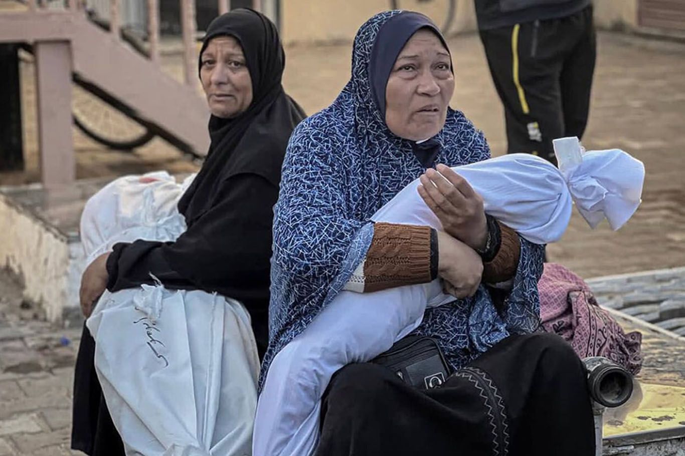 Israeli airstrikes kill four Palestinians in Gaza