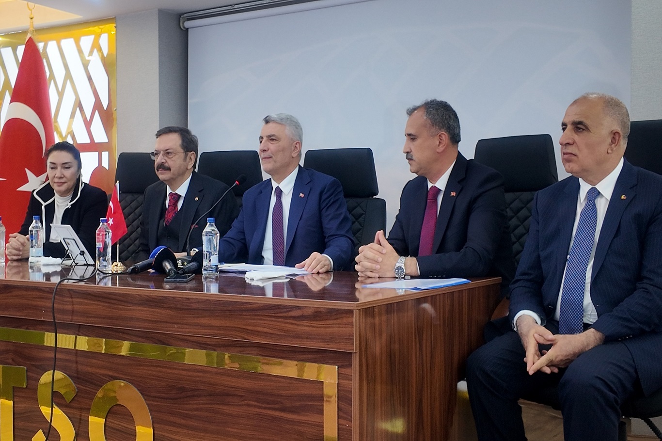 Ticaret Bakanı Bolat, yenilenen Gürbulak Sınır Kapısının açılışına katıldı