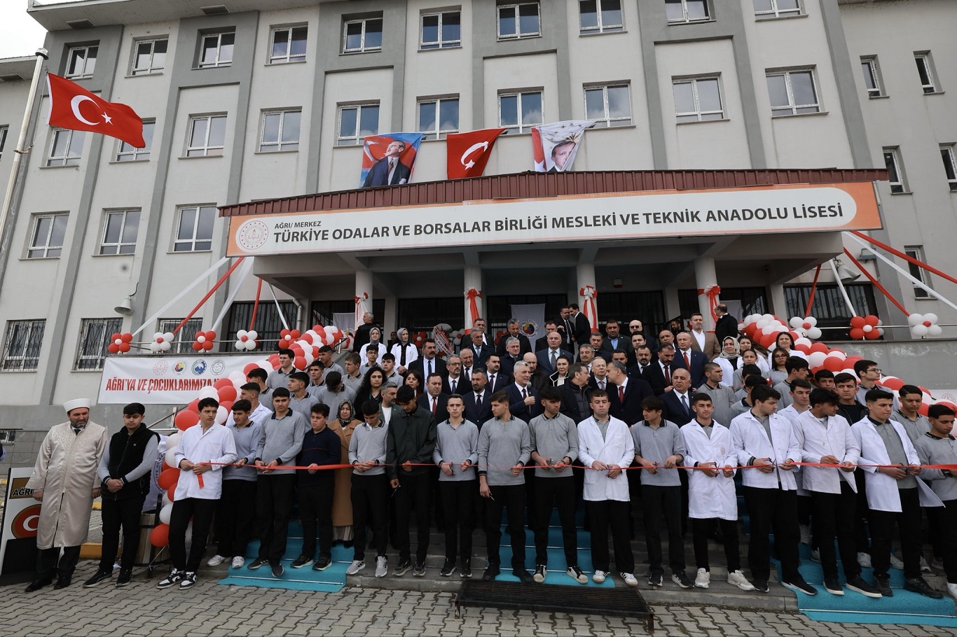 Ticaret Bakanı Bolat, yenilenen Gürbulak Sınır Kapısının açılışına katıldı